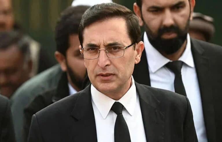 چیئرمین پی ٹی آئی بیرسٹر گوہر خان کا کہنا ہے کہ چیف جسٹس نے پی ٹی آئی کو سسٹم میں رہنے اور بائیکاٹ نہ کرنے کا مشورہ دیا۔