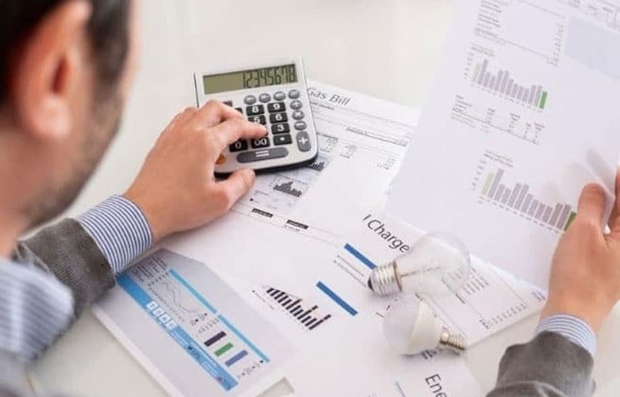 2025 میں اب تک 63,000 لوگ نوکری کیلئے ملک سے باہر گئے ، مشیر خزانہ