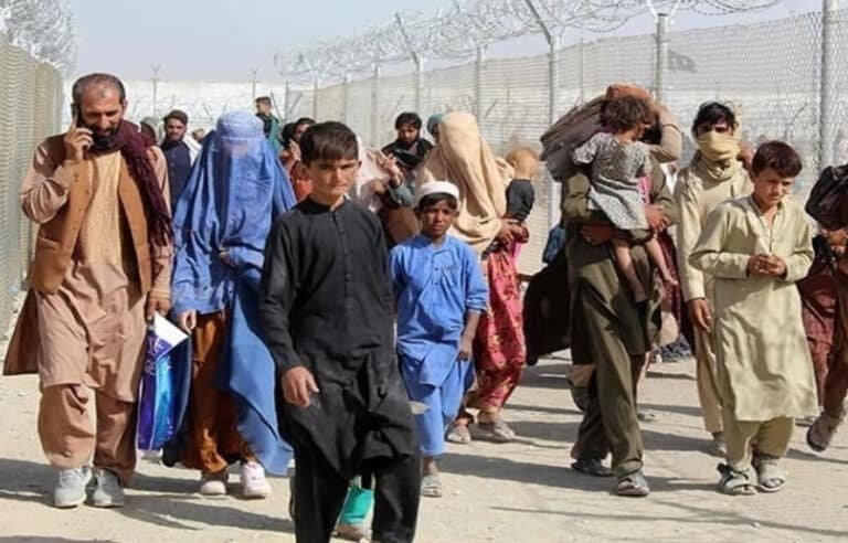 پاکستان نے افغان مہاجرین کو ملک بدری مؤخر کرنیکی طالبان کی درخواست مسترد کر دی