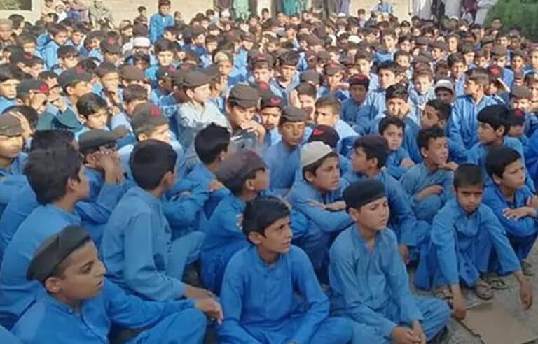 خیبرپختونخوا میں زیرتعلیم افغان طلبہ کے کوائف کی چھان بین شروع، اعلامیہ جاری