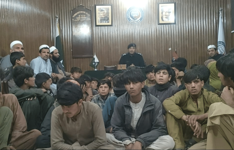 طورخم بارڈر پرسمگلنگ میں ملوث 50افغانی بچے افغانستان ڈی پورٹ