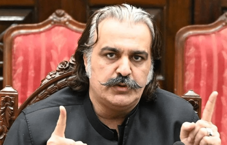 وزیراعلیٰ خیبرپختونخوا نے افغان مہاجرین کے انخلا کی مخالفت کردی