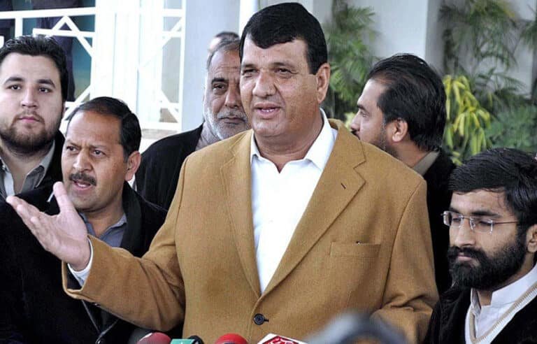 انجینئر امیر مقام نے اپنے آبائی ضلع میں عیدالفطر کی نماز ادا کی،وفاقی وزیر کا عید پر قوم کے نام پیغام ،خصوصی دعا کی