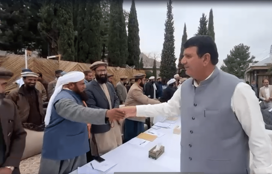 متاثرین بھاشا ڈیم اور داسو ڈیم کی بحالی اولین ترجیح ہے، وفاقی وزیر امیر مقام