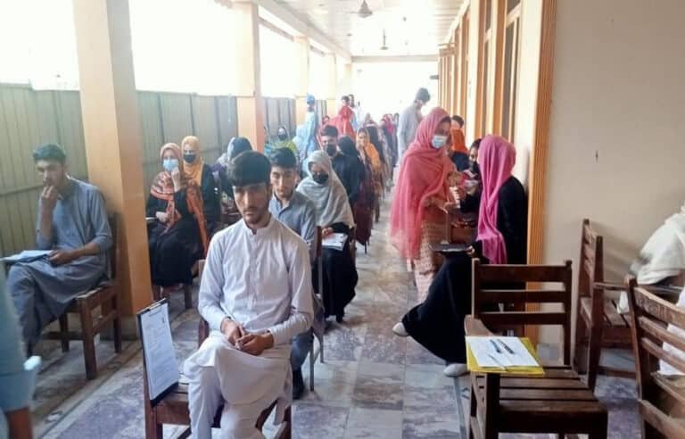 مشیر صحت کا پیرامیڈیکل اینڈ الائیڈ ہیلتھ سائنسز امتحانات میں غیر متعلقہ اشخاص کی ڈیوٹیوں کا نوٹس