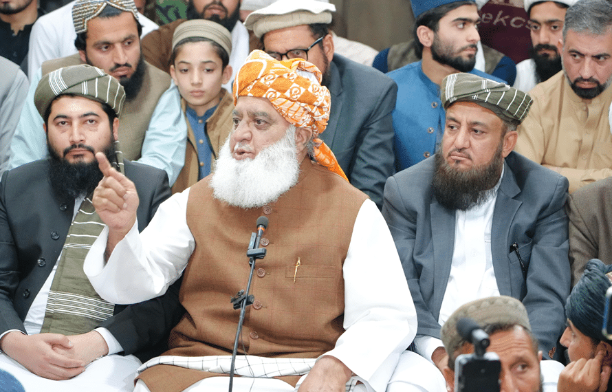 چیمپئنز ٹرافی فائنل، نیوزی لینڈ کا بھارت کو 252 رنز کا ہدف