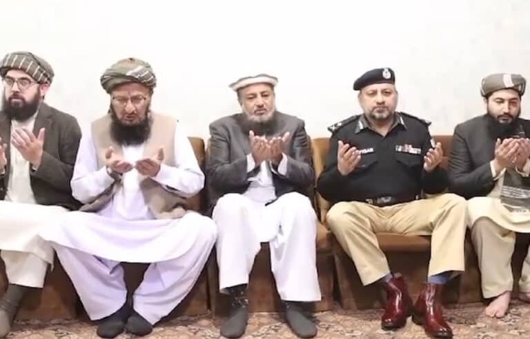آئی جی خیبر پختونخوا ذولفقار حمید کی دارالعلوم حقانیہ آمد ،ورثاءسے ملاقات