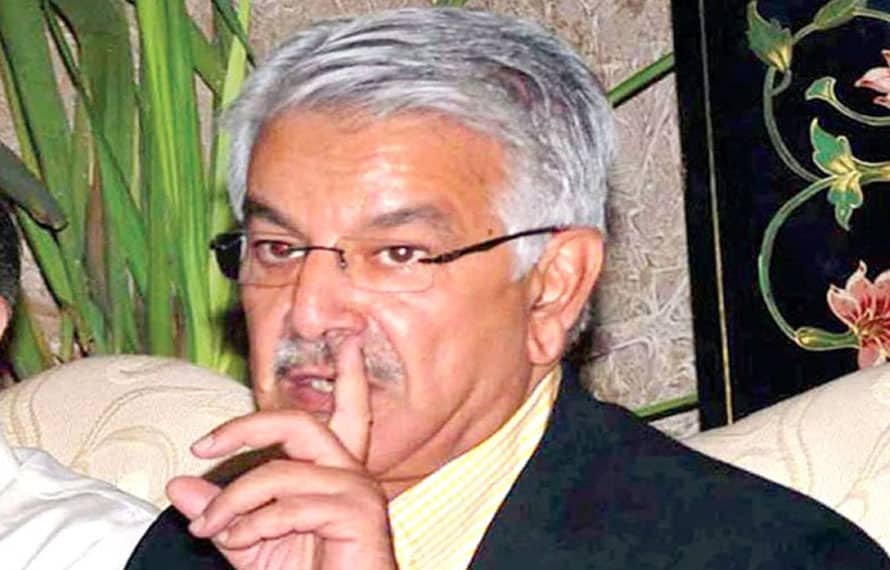 علی امین گنڈاپور اندر مذاکرات کیلئے ترلے کرتے ہیں باہر گالیاں دیتے ہیں، خواجہ آصف