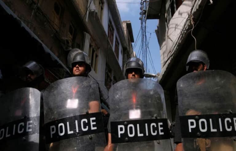 خیبر پختونخوا ، دہشتگردوں کے 3تھانوں پر حملے ، پولیس کی بروقت کارروائی ، امن دشمن فرار