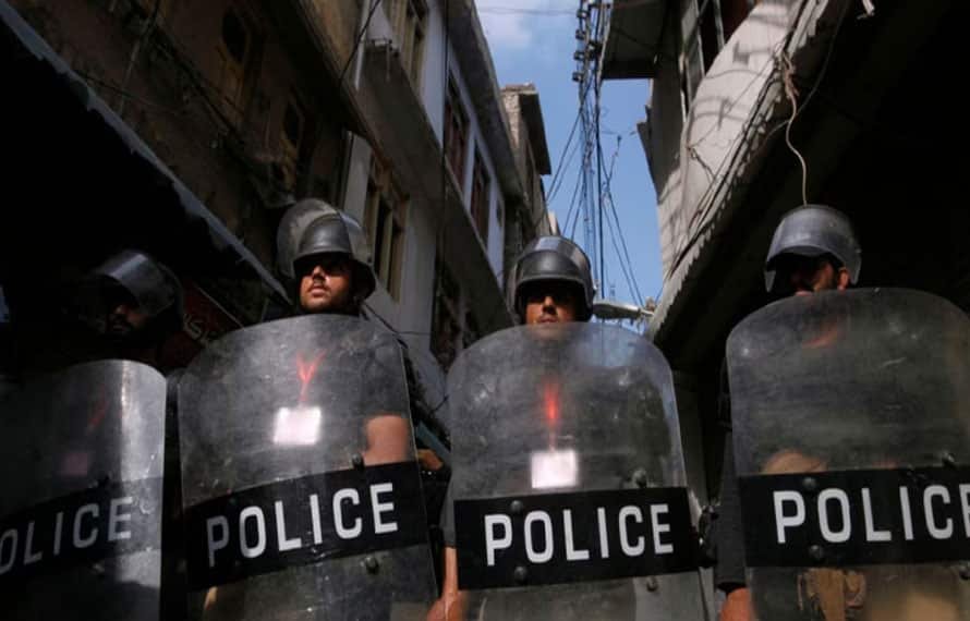 خیبر پختونخوا ، دہشتگردوں کے 3تھانوں پر حملے ، پولیس کی بروقت کارروائی ، امن دشمن فرار