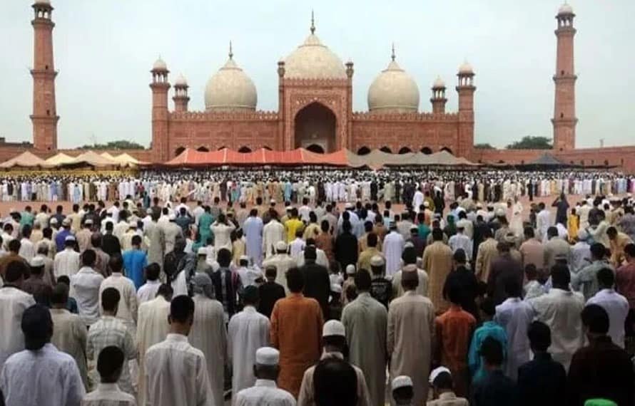 ملک بھر میں عید الفطر مذہبی جوش و جذبے کیساتھ منائی جا رہی ہے،نماز عید کے روح پرور اجتماعات