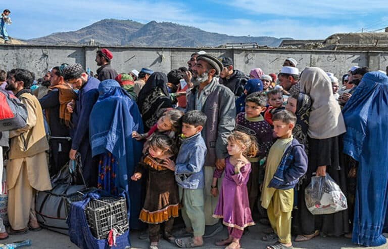 افغان مہاجرین کو دی گئی ڈیڈ لائن آج ختم ہوجائیگی،افغان باشندوں کی واپسی مرحلہ وار کرنے کی اپیل