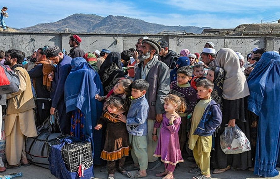 افغان مہاجرین کو دی گئی ڈیڈ لائن آج ختم ہوجائیگی،افغان باشندوں کی واپسی مرحلہ وار کرنے کی اپیل