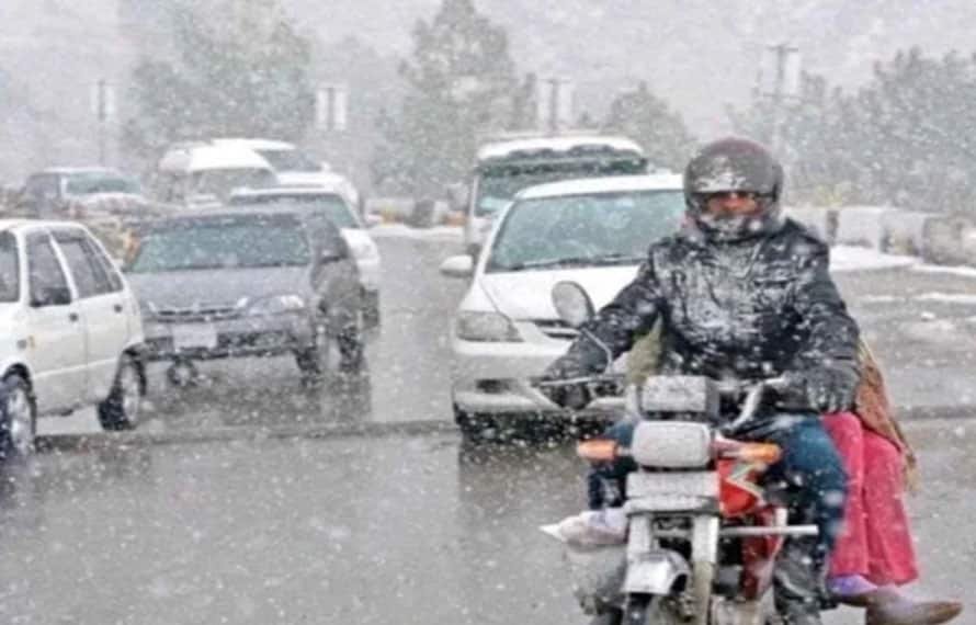 پختونخوا میں موسم ابرآلود، گرج چمک کے ساتھ بارش اور برفباری کا امکان
