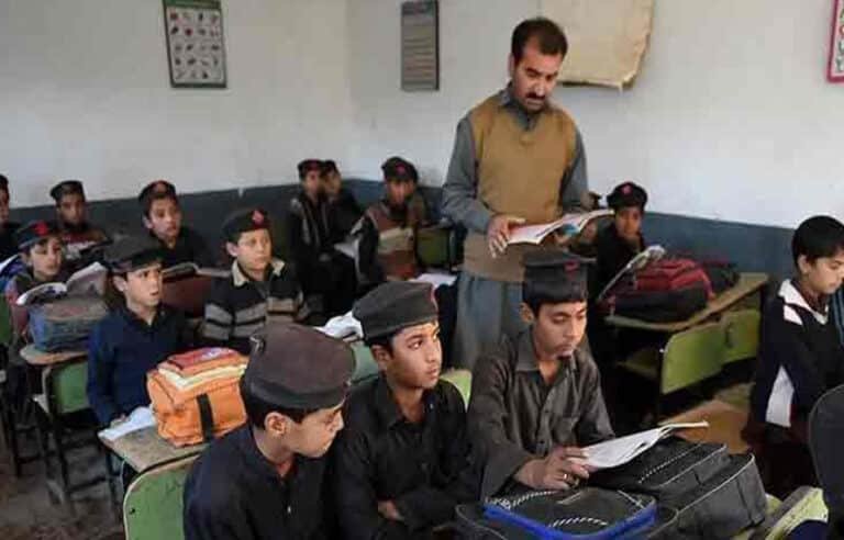 خیبر پختونخوا میں نئے تعلیمی سال کیلئے داخلہ مہم شروع،10 لاکھ بچوں کو داخل کرانے کا ہدف مقرر