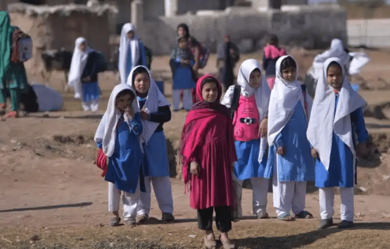 افغان مہاجرین کی بے دخلی، طلبہ اپنے مستقبل کیلئے فکرمند