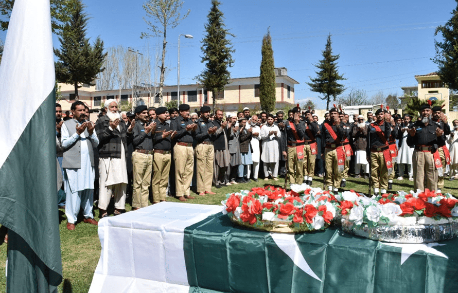 سوات میں سرچ آپریشن کےدوران شہید پولیس کانسٹیبل کی نماز جنازہ ادا