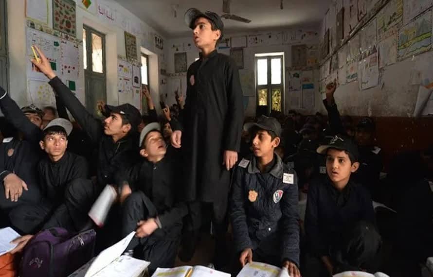 خیبرپختونخوا کے سرکاری سکولوں میں سیکنڈ شفٹ میں پڑھانیوالے اساتذہ تنخواہوں سے محروم