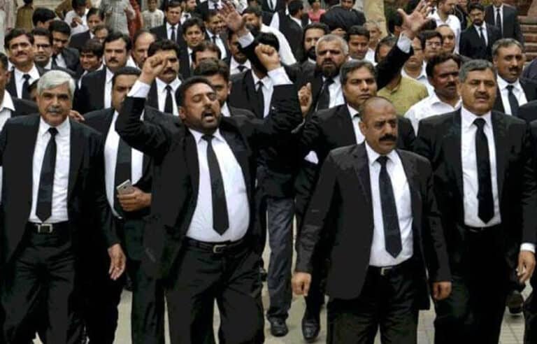 کل پورے صوبے کے عدالتوں میں کوئی وکیل پیش نہیں ہوگا ، خیبر پختونخوا بار کونسل نے حتمی اعلان کردیا