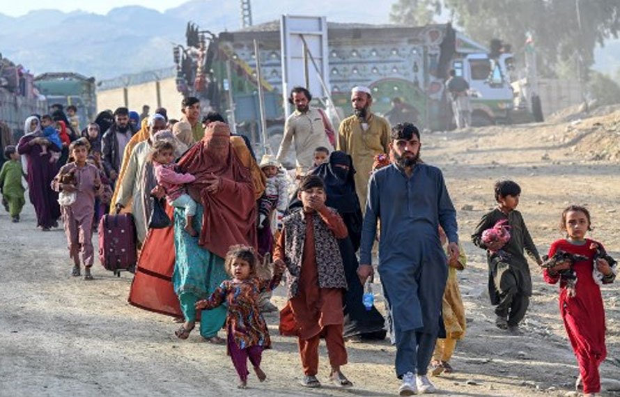 24 گھنٹوں میں 1571 افغان شہری ملک بدر، طورخم سے واپسی کی تعداد 2258 ہو گئی