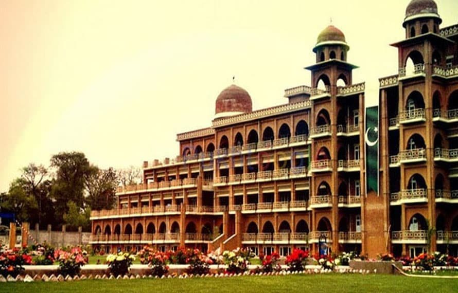 زرعی یونیورسٹی پشاور میں اساتذہ اور دیگر عملے کا تنخواہوں کی عدم ادائیگی پر احتجاج