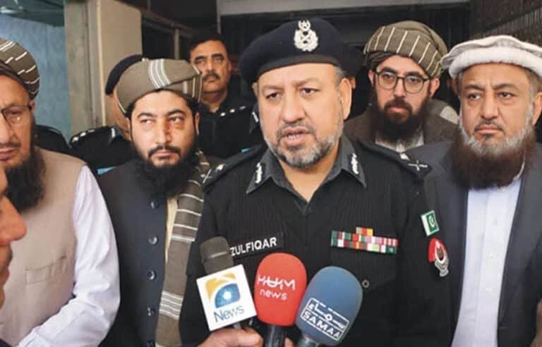 دارالعلوم حقانیہ اور بنوں کینٹ حملوں میں ملوث نیٹ ورک کا سراغ لگا لیا ،آئی جی