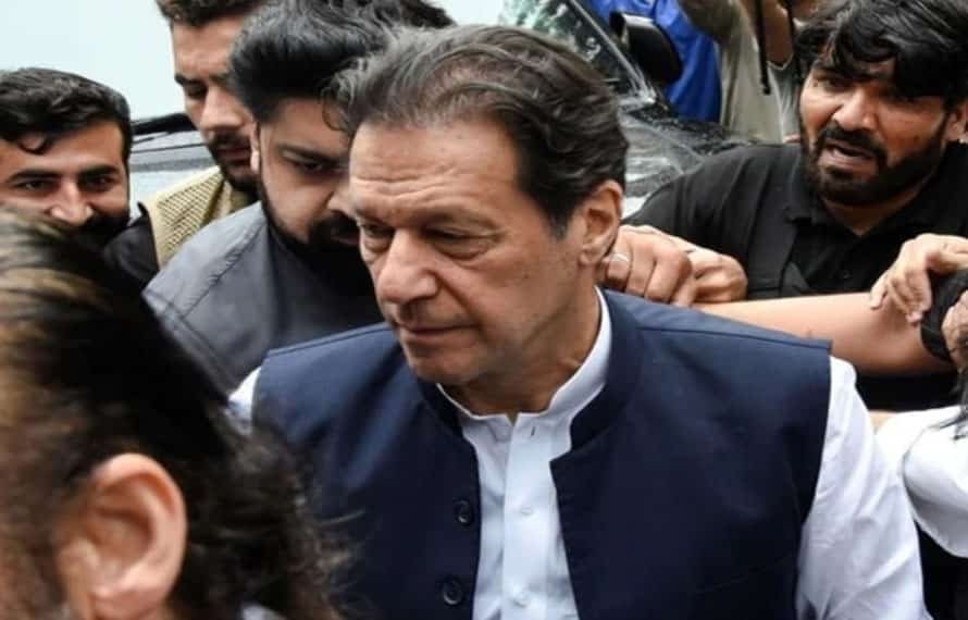 پی ٹی آئی کے 4کارکنان گرفتار،بیرسٹر گوہر، سلمان اکرم راجہ اور ظہیر عباس کو عمران خان سے ملنے سے روک دیا گیا