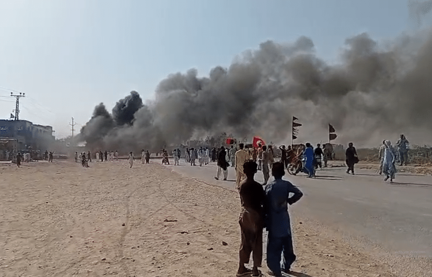 کراچی میں کینالز کے خلاف احتجاج، پولیس اور وکلا آمنے سامنے، شہر میں صورتحال کشیدگی