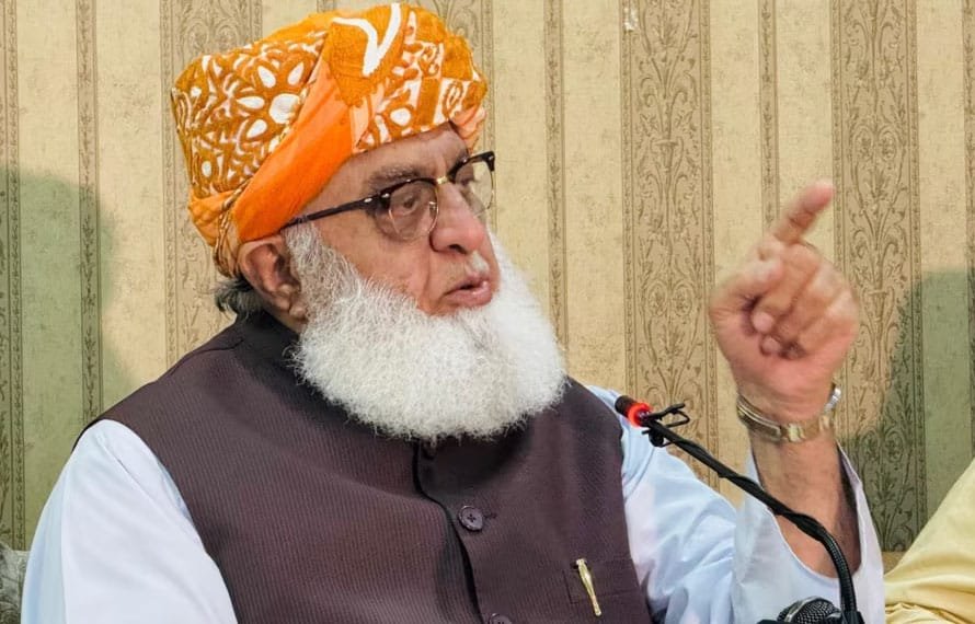 مولانا فضل الرحمان کے نام پر جعلی سوشل میڈیا اکاؤنٹ چلائے جانے کا انکشاف