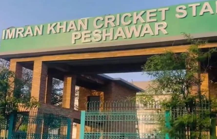 خان کے شیر نے جو کہا کردکھایا ،پشاور کرکٹ اسٹیڈیم پر عمران خان کرکٹ اسٹیڈیم پشاور کا بورڈ آویزاں
