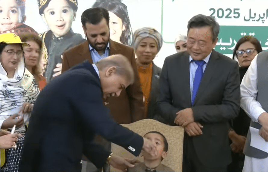 وزیراعظم شہباز شریف نے رواں سال کی دوسری انسداد پولیو مہم کا افتتاح کردیا