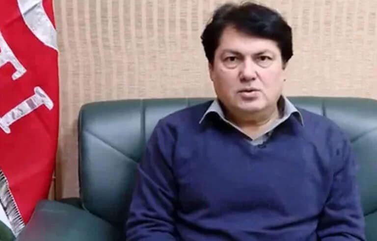 خیبر پختونخوا حکومت کا سرکاری سکولوں کے طلباوطالبات کو مفت بیگ دینے کا فیصلہ