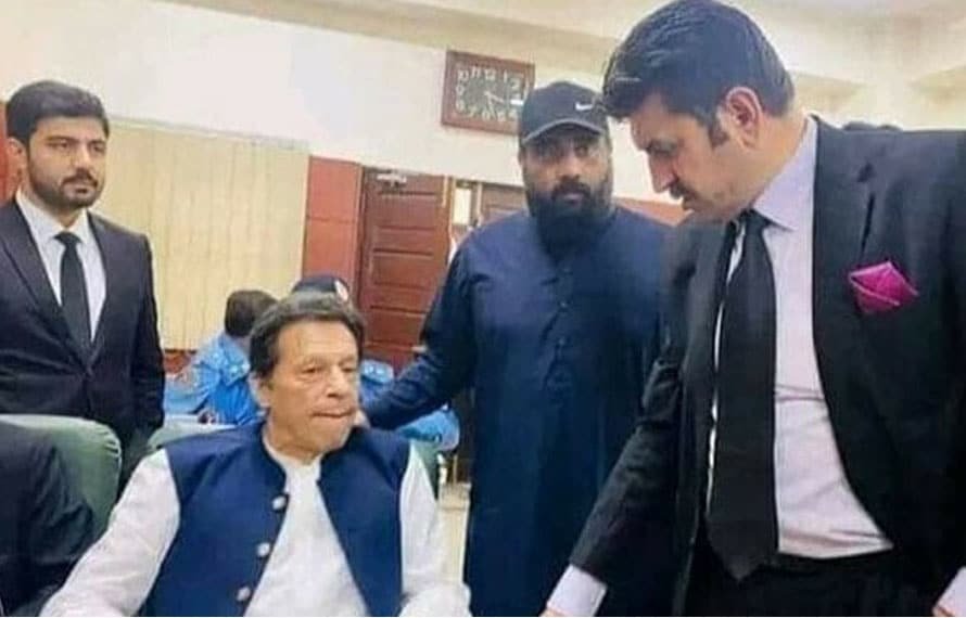 شکر ہے شیر افضل مروت سے جان چھوٹی‘وکلا سے ملاقات میں عمران خان نے اور کیا کہا ؟جانئے