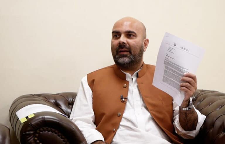 پی ٹی آئی احتساب کمیٹی کے تیمور سلیم جھگڑا پر کرپشن کے الزامات ،نیا پنڈورابکس کھل گیا