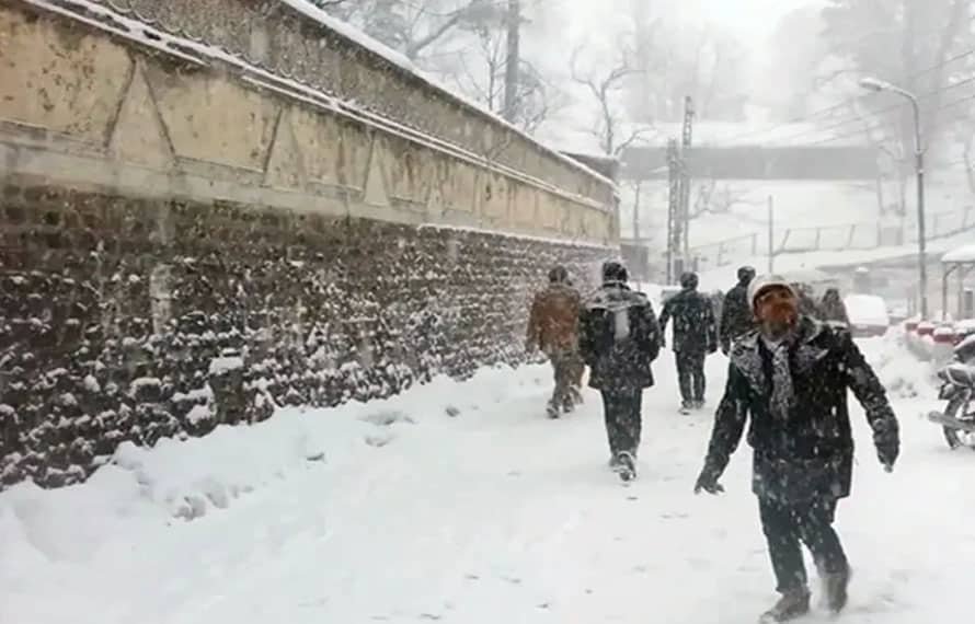 خیبر پختونخوا میں سردی کو بریک لگ گئی ، موسم خوشگوار، 95 ہزار سیاحوں نے سیاحتی مقامات کا رُخ کیا