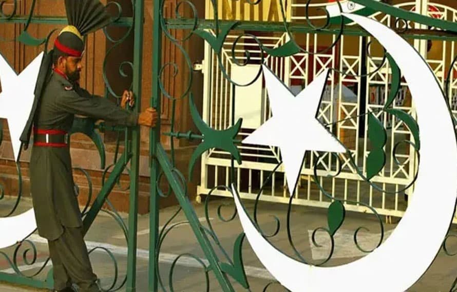 بھارت سے ایک پاکستانی سفارتکاراور عملے کے 7 ارکا ن بذریعہ واہگہ بارڈر وطن واپس پہنچ گئے