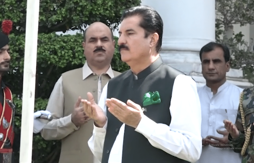 یومِ تشکر پر گورنر ہاؤس پشاور میں پرچم کشائی کی پروقار تقریب