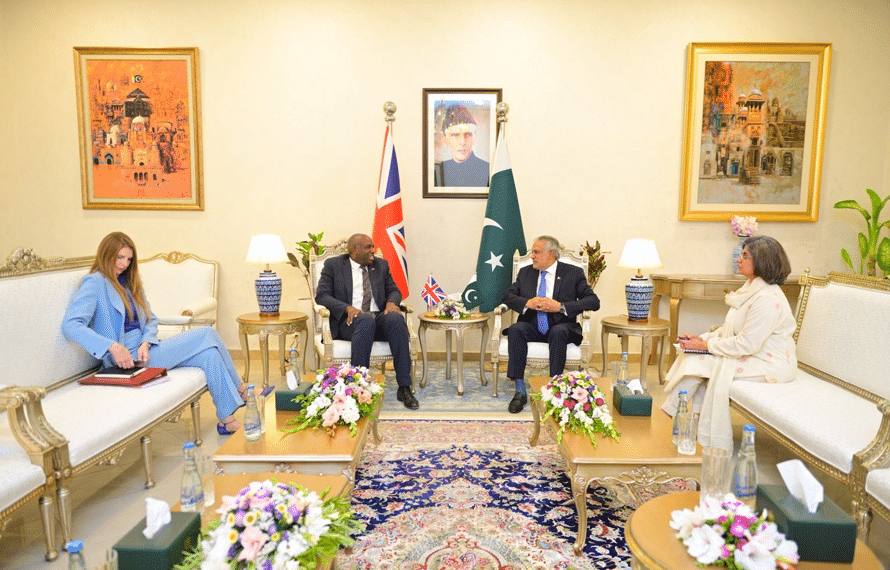پاک برطانیہ وزرائے خارجہ کی اہم ملاقات، دو طرفہ تعلقات میں نئی پیشرفت