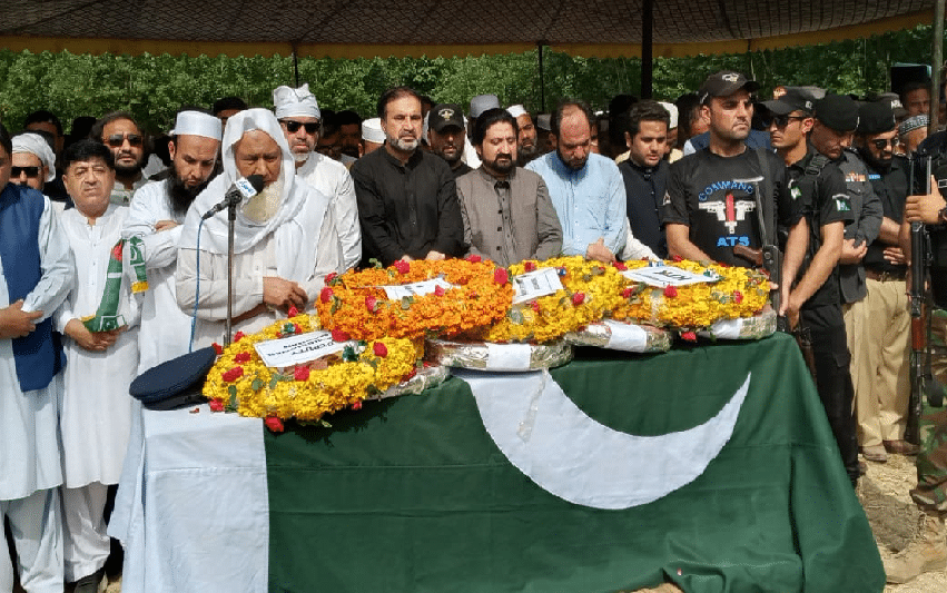 پاکستان ایئر فورس کے ریڈار ٹیکنیشن محمد ایاز کو مکمل سرکاری اعزاز کے ساتھ سپرد خاک کر دیا گیا