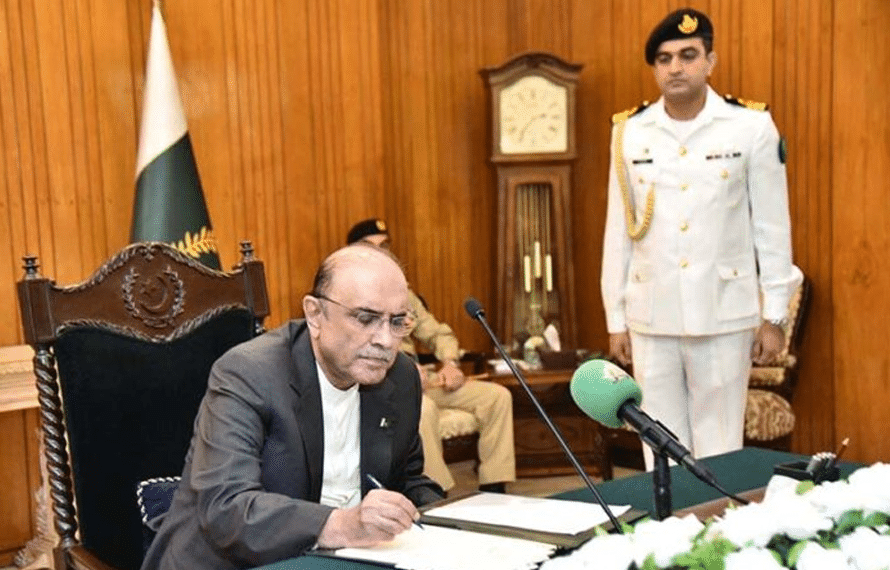 صدرآصف زرداری نے 18 برس سے کم عمری کی شادی کی ممانعت کے بل پر دستخط کر دیئے