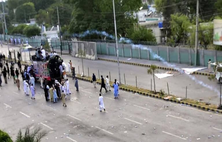 پشاور، بانی کی رہائی کا کیمپ جلانے کا مقدمہ درج،ایف آئی آر میں کون شامل ؟ نام بارے پتا چل گیا