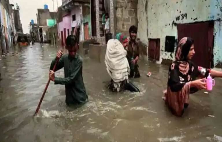 کرک میں بارش ، ندی نالوں میں طغیانی ،2 افراد بہہ گئے ، گندم کی فصل کا نقصان