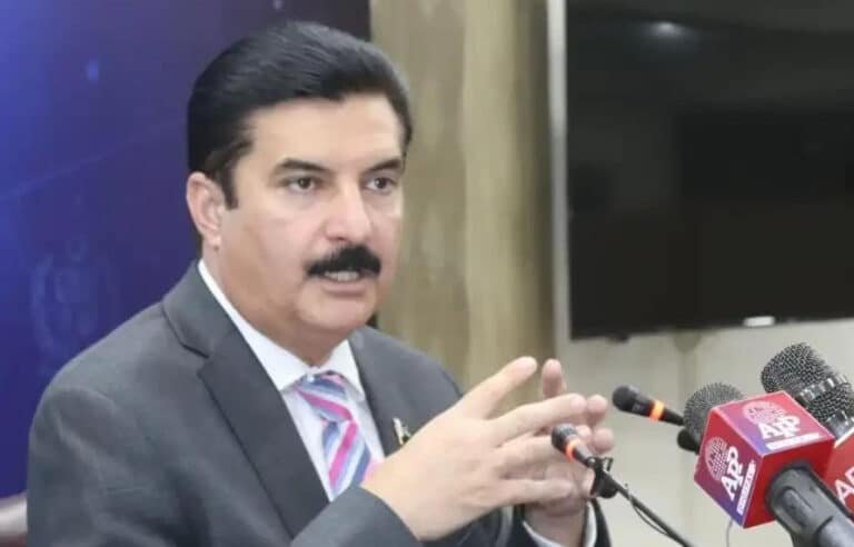 آزاد و ذمہ دار صحافت جمہوریت کی بنیاد ہے، گورنر خیبرپختونخوا کا عالمی یومِ صحافت پر پیغام