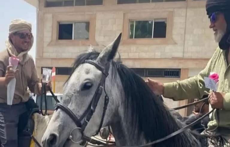 جذبۂ ایمان کی عظیم مثال، یورپ سے گھوڑوں پر سوار ہو کر 4 مسلمان حج کیلئے پہنچ گئے
