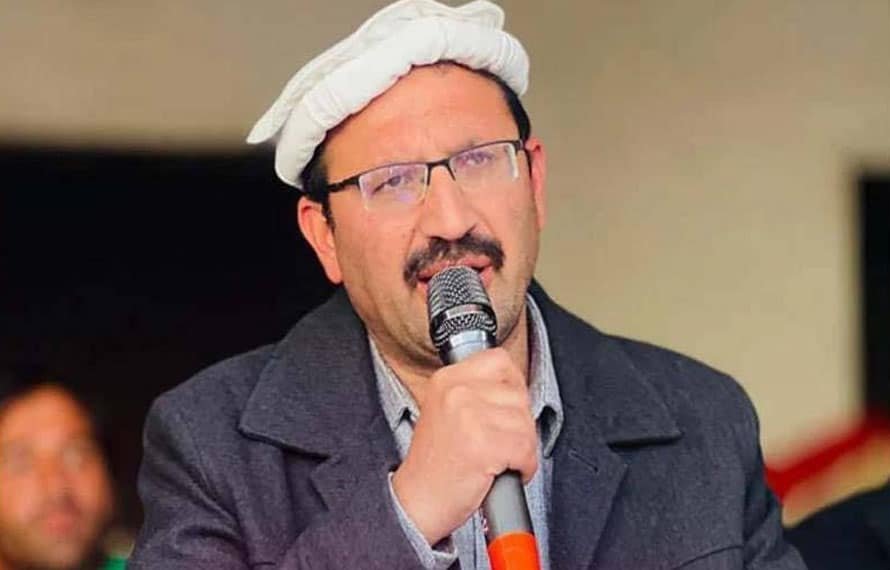 پی ٹی آئی میں بڑی تبدیلی!جنید اکبر کو پی اے سی چیئرمین شپ سے مستعفی ہونے کی ہدایت