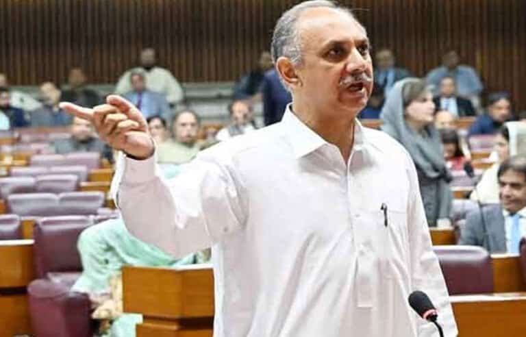 ہماری آواز ناپسند ہے تو متفقہ قرارداد کی خواہش کیوں؟ عمر ایوب کا سخت ردعمل سامنے آگیا
