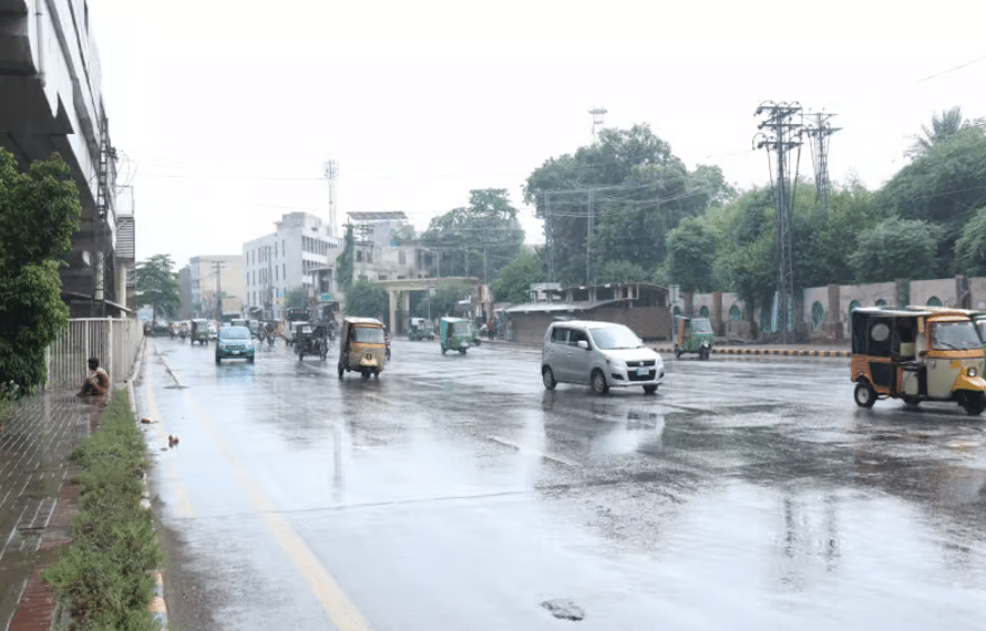 پشاور میں گرمی کا زور ٹوٹ گیا، ابرِ رحمت نے موسم خوشگوار بنا دیا