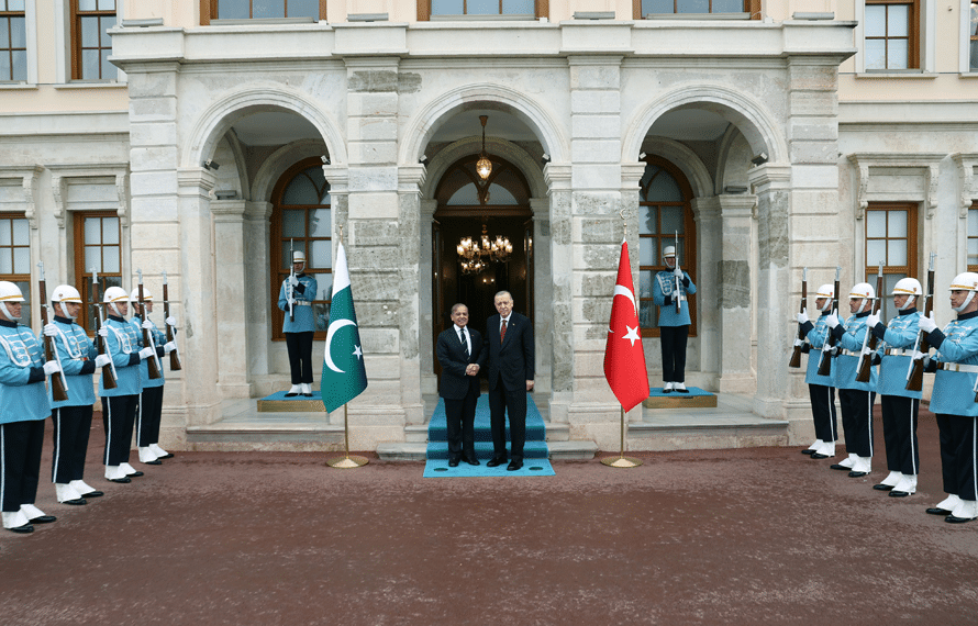 وزیراعظم شہباز شریف کی ترک صدارتی محل آمد، صدر رجب طیب اردوان سے ملاقات