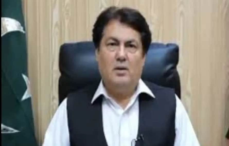 بیرسٹر سیف کا بانی چیئرمین کی رہائی کا مطالبہ، سیاسی مقدمات ختم کیے جائیں