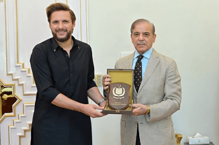 شاہد آفریدی کی وزیراعظم شہباز شریف سے ملاقات، آپریشن "بنیان المرصوص" کی کامیابی پر مبارکباد